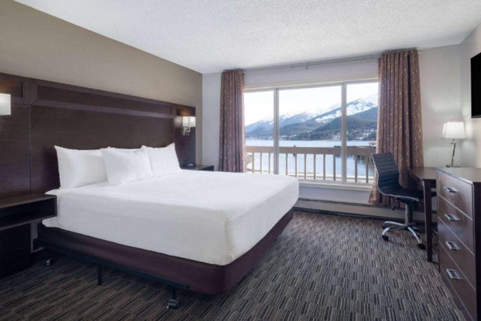 Ramada by Wyndham Juneau Hotel Image